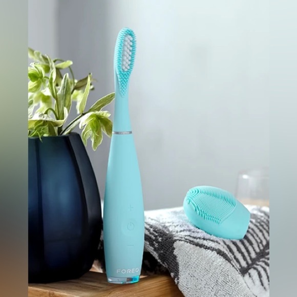 NWT Foreo ISSA 3 Ultra-Hygienic Sonic Toothbrush - Picture 6 of 8